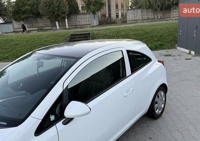 Білий Опель Корса, об'ємом двигуна 1 л та пробігом 250 тис. км за 4200 $, фото 7 на Automoto.ua