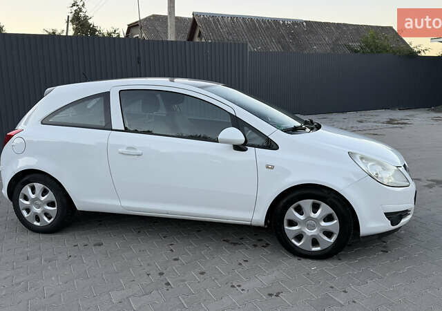 Білий Опель Корса, об'ємом двигуна 1 л та пробігом 250 тис. км за 4200 $, фото 3 на Automoto.ua