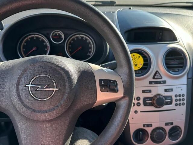 Белый Опель Корса, объемом двигателя 1.2 л и пробегом 171 тыс. км за 4174 $, фото 8 на Automoto.ua