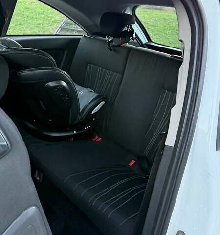 Белый Опель Корса, объемом двигателя 1 л и пробегом 250 тыс. км за 4200 $, фото 12 на Automoto.ua