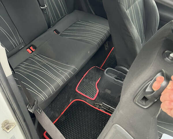 Белый Опель Корса, объемом двигателя 1.23 л и пробегом 349 тыс. км за 2850 $, фото 5 на Automoto.ua