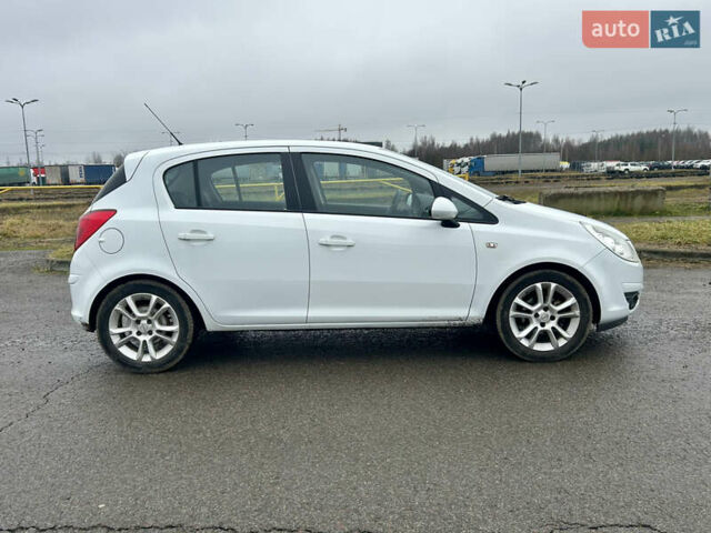 Белый Опель Корса, объемом двигателя 1.2 л и пробегом 131 тыс. км за 6300 $, фото 7 на Automoto.ua