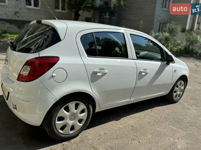 Белый Опель Корса, объемом двигателя 1.36 л и пробегом 175 тыс. км за 6700 $, фото 4 на Automoto.ua