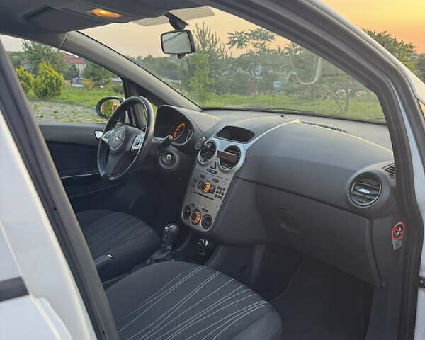 Белый Опель Корса, объемом двигателя 1.36 л и пробегом 175 тыс. км за 6700 $, фото 9 на Automoto.ua