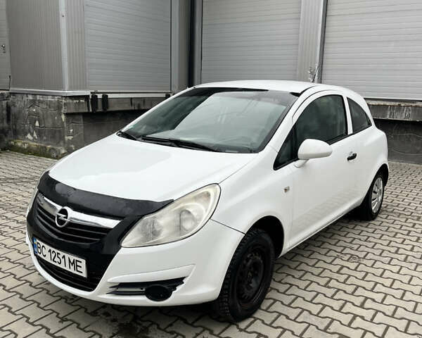 Белый Опель Корса, объемом двигателя 1.23 л и пробегом 349 тыс. км за 2850 $, фото 2 на Automoto.ua