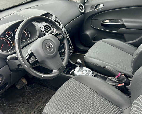 Белый Опель Корса, объемом двигателя 1.2 л и пробегом 131 тыс. км за 6300 $, фото 12 на Automoto.ua