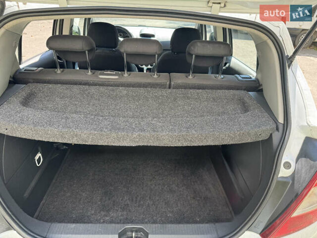 Белый Опель Корса, объемом двигателя 1.36 л и пробегом 175 тыс. км за 6700 $, фото 12 на Automoto.ua