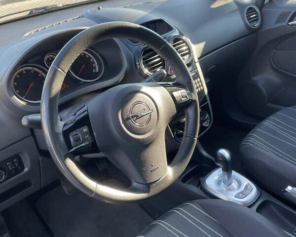 Белый Опель Корса, объемом двигателя 1.2 л и пробегом 56 тыс. км за 6990 $, фото 4 на Automoto.ua