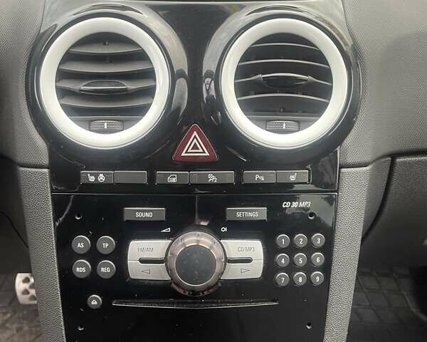 Белый Опель Корса, объемом двигателя 1.4 л и пробегом 150 тыс. км за 6500 $, фото 5 на Automoto.ua