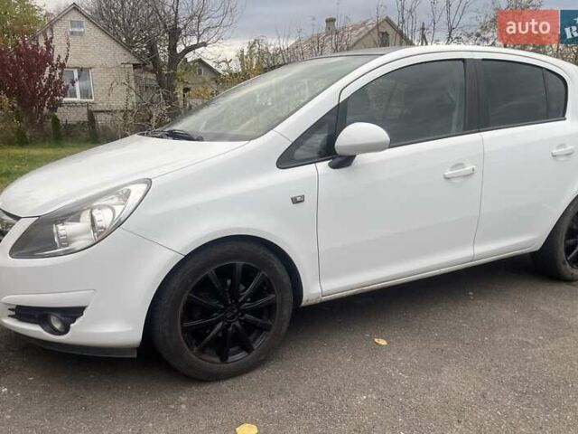 Белый Опель Корса, объемом двигателя 1.4 л и пробегом 150 тыс. км за 6500 $, фото 4 на Automoto.ua