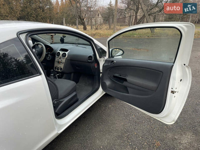 Білий Опель Корса, об'ємом двигуна 1.2 л та пробігом 300 тис. км за 3900 $, фото 9 на Automoto.ua
