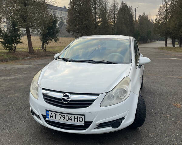 Білий Опель Корса, об'ємом двигуна 1.2 л та пробігом 300 тис. км за 3900 $, фото 1 на Automoto.ua