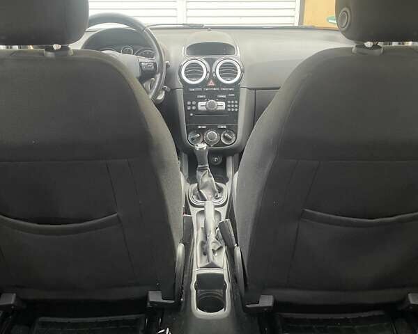 Белый Опель Корса, объемом двигателя 1.4 л и пробегом 150 тыс. км за 6500 $, фото 6 на Automoto.ua