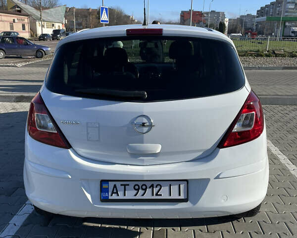 Белый Опель Корса, объемом двигателя 1.2 л и пробегом 56 тыс. км за 6990 $, фото 2 на Automoto.ua