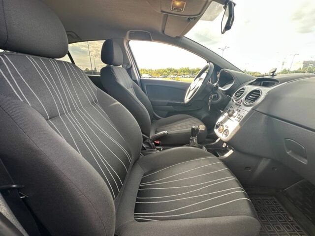 Белый Опель Корса, объемом двигателя 1.4 л и пробегом 190 тыс. км за 4999 $, фото 4 на Automoto.ua