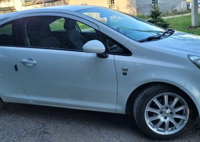 Білий Опель Корса, об'ємом двигуна 1.2 л та пробігом 206 тис. км за 4700 $, фото 1 на Automoto.ua