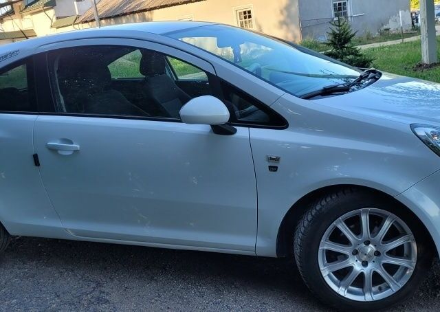 Білий Опель Корса, об'ємом двигуна 1.2 л та пробігом 206 тис. км за 4700 $, фото 2 на Automoto.ua