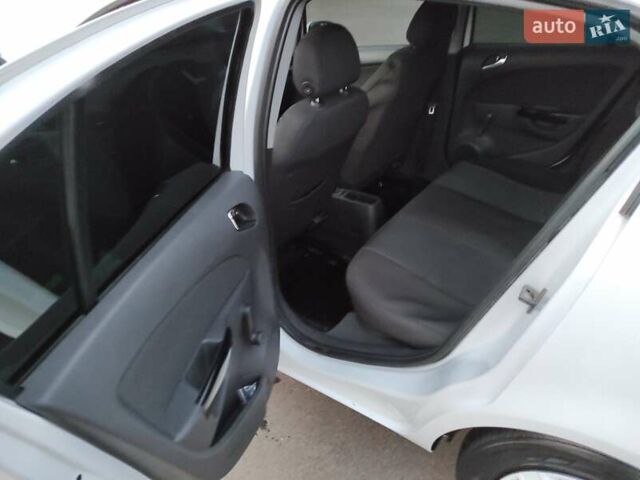 Білий Опель Корса, об'ємом двигуна 1.3 л та пробігом 245 тис. км за 4500 $, фото 13 на Automoto.ua