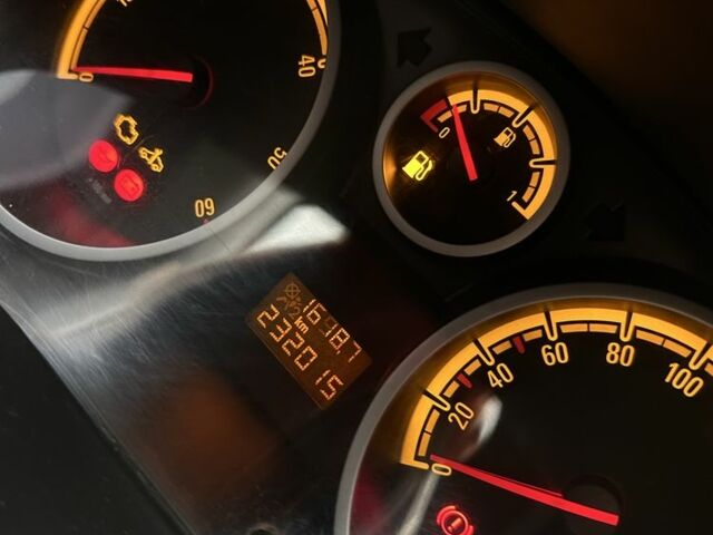 Білий Опель Корса, об'ємом двигуна 1.2 л та пробігом 232 тис. км за 4600 $, фото 2 на Automoto.ua