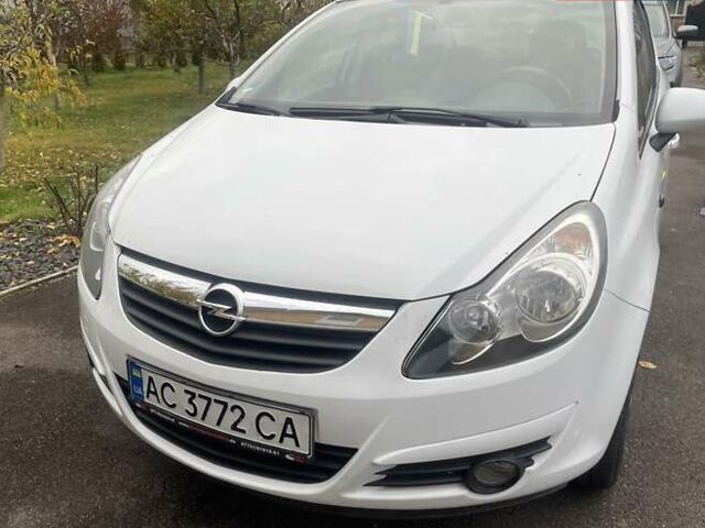 Белый Опель Корса, объемом двигателя 1.4 л и пробегом 150 тыс. км за 6500 $, фото 1 на Automoto.ua