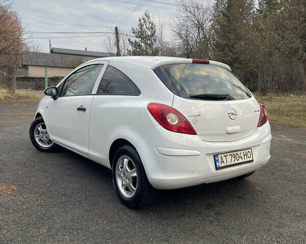 Білий Опель Корса, об'ємом двигуна 1.2 л та пробігом 300 тис. км за 3900 $, фото 3 на Automoto.ua