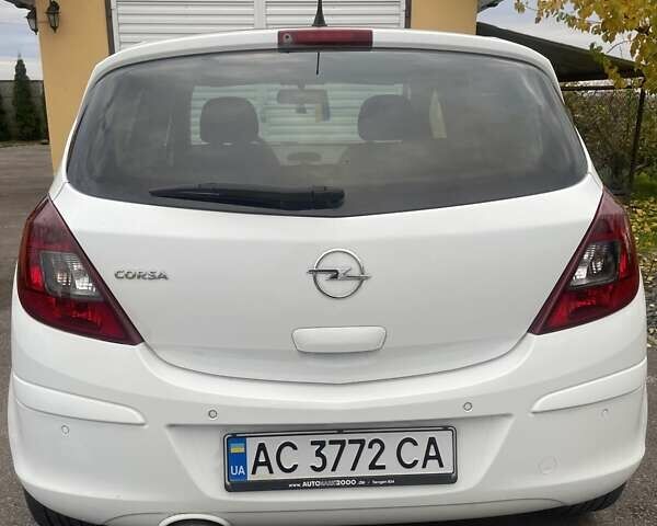 Белый Опель Корса, объемом двигателя 1.4 л и пробегом 150 тыс. км за 6500 $, фото 3 на Automoto.ua
