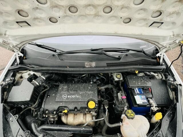 Білий Опель Корса, об'ємом двигуна 1.4 л та пробігом 125 тис. км за 6000 $, фото 6 на Automoto.ua