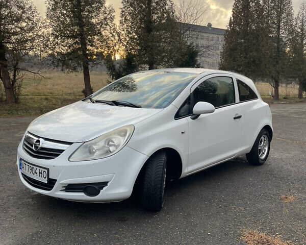 Білий Опель Корса, об'ємом двигуна 1.2 л та пробігом 300 тис. км за 3900 $, фото 2 на Automoto.ua