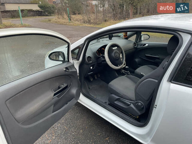 Білий Опель Корса, об'ємом двигуна 1.2 л та пробігом 300 тис. км за 3900 $, фото 6 на Automoto.ua