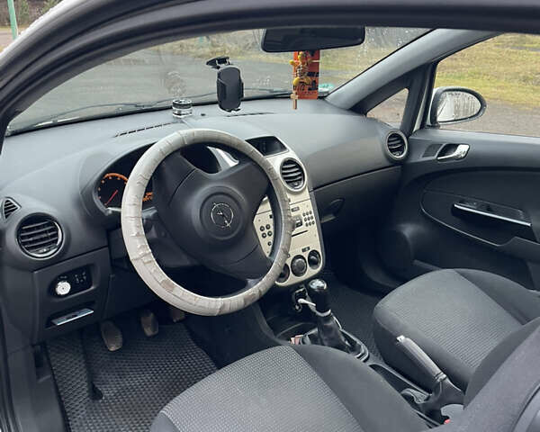 Білий Опель Корса, об'ємом двигуна 1.2 л та пробігом 300 тис. км за 3900 $, фото 7 на Automoto.ua