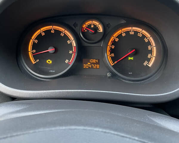 Білий Опель Корса, об'ємом двигуна 1.2 л та пробігом 300 тис. км за 3900 $, фото 12 на Automoto.ua