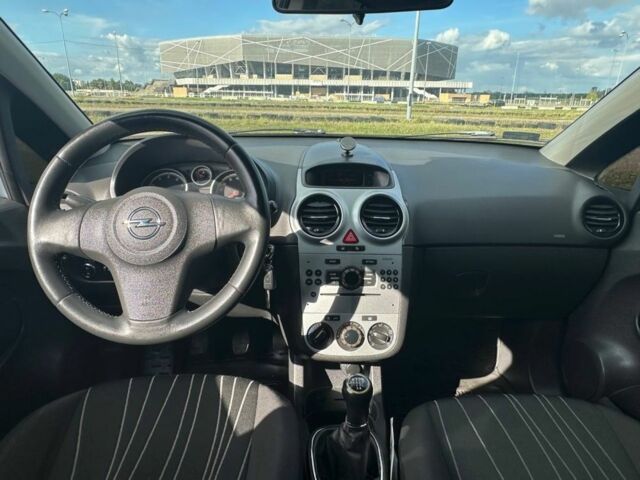 Белый Опель Корса, объемом двигателя 1.4 л и пробегом 190 тыс. км за 4999 $, фото 6 на Automoto.ua