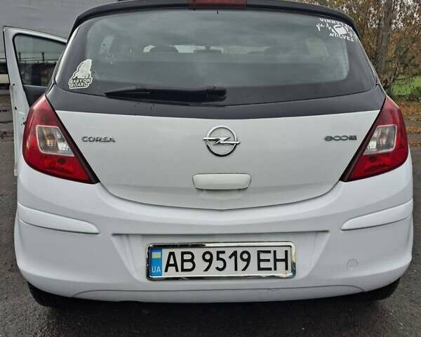 Белый Опель Корса, объемом двигателя 1.3 л и пробегом 240 тыс. км за 4200 $, фото 4 на Automoto.ua