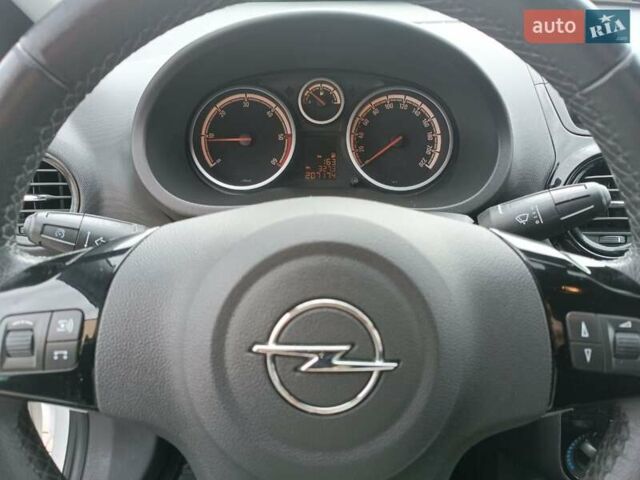 Белый Опель Корса, объемом двигателя 1.3 л и пробегом 207 тыс. км за 5500 $, фото 11 на Automoto.ua