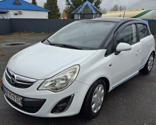 Белый Опель Корса, объемом двигателя 1.3 л и пробегом 240 тыс. км за 4200 $, фото 1 на Automoto.ua