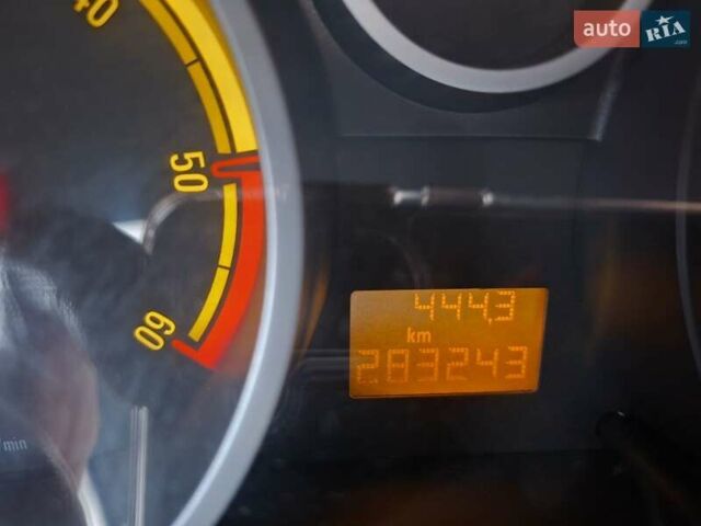 Белый Опель Корса, объемом двигателя 1.2 л и пробегом 280 тыс. км за 5100 $, фото 4 на Automoto.ua