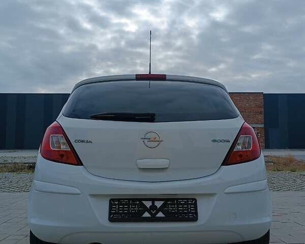 Белый Опель Корса, объемом двигателя 1.3 л и пробегом 207 тыс. км за 5500 $, фото 6 на Automoto.ua
