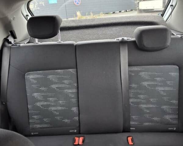 Белый Опель Корса, объемом двигателя 1.3 л и пробегом 240 тыс. км за 4200 $, фото 11 на Automoto.ua