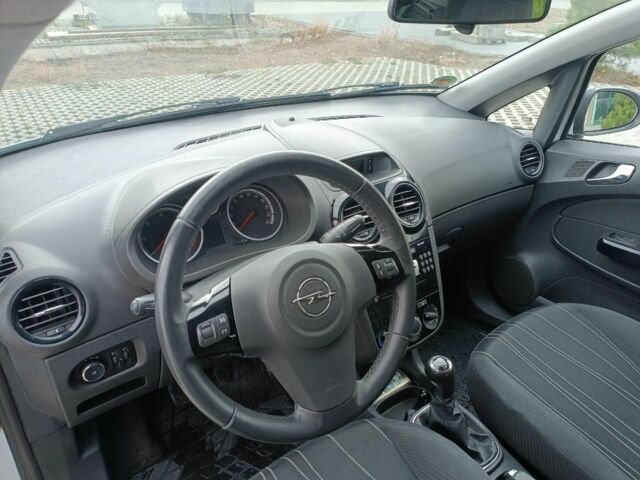 Білий Опель Корса, об'ємом двигуна 1.3 л та пробігом 207 тис. км за 5500 $, фото 8 на Automoto.ua