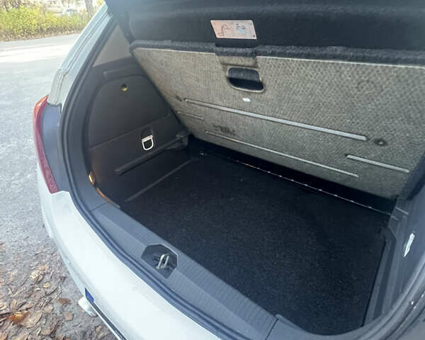 Опель Корса 2011 в Виннице на Automoto.ua Белый Опель Корса, объемом двигателя 1.4 л и пробегом 233 тыс. км за 6000 $, фото 11 на Automoto.ua