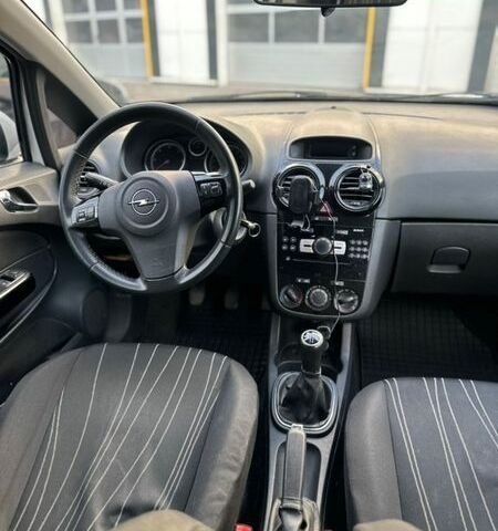 Белый Опель Корса, объемом двигателя 1.25 л и пробегом 262 тыс. км за 5200 $, фото 14 на Automoto.ua