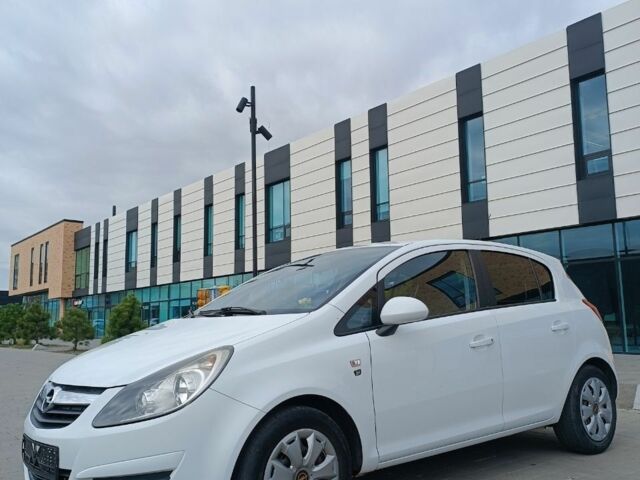 Опель Корса 2011 у Хмельницькому на Automoto.ua Білий Опель Корса, об'ємом двигуна 1.3 л та пробігом 207 тис. км за 5700 $, фото 3 на Automoto.ua