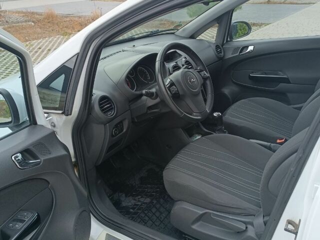 Опель Корса 2011 у Хмельницькому на Automoto.ua Білий Опель Корса, об'ємом двигуна 1.3 л та пробігом 207 тис. км за 5700 $, фото 10 на Automoto.ua