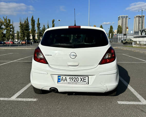 Белый Опель Корса, объемом двигателя 1.23 л и пробегом 185 тыс. км за 4100 $, фото 13 на Automoto.ua