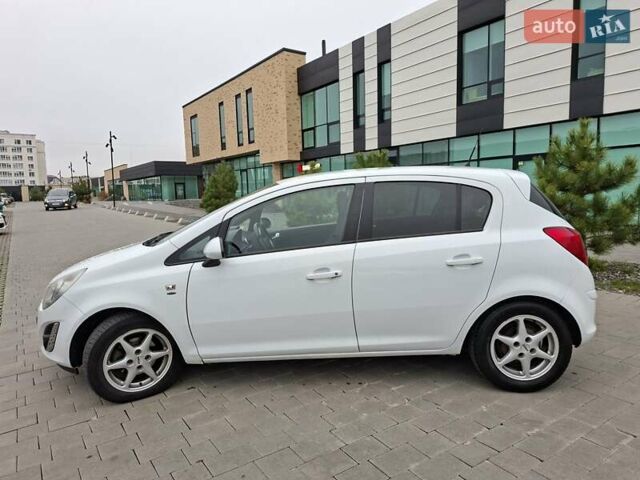 Белый Опель Корса, объемом двигателя 1.2 л и пробегом 280 тыс. км за 5100 $, фото 3 на Automoto.ua