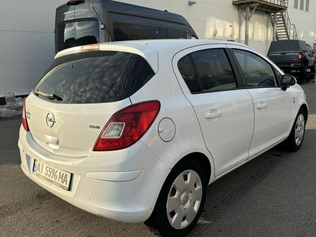 Белый Опель Корса, объемом двигателя 1.3 л и пробегом 263 тыс. км за 5100 $, фото 3 на Automoto.ua