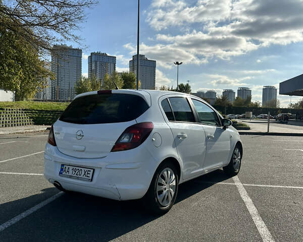 Белый Опель Корса, объемом двигателя 1.23 л и пробегом 185 тыс. км за 4100 $, фото 3 на Automoto.ua