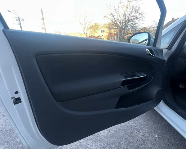 Опель Корса 2011 в Виннице на Automoto.ua Белый Опель Корса, объемом двигателя 1.4 л и пробегом 233 тыс. км за 6000 $, фото 18 на Automoto.ua