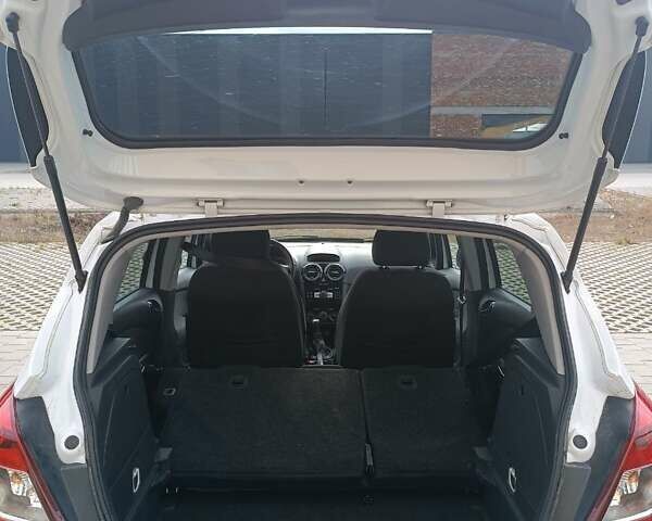 Белый Опель Корса, объемом двигателя 1.3 л и пробегом 207 тыс. км за 5500 $, фото 12 на Automoto.ua