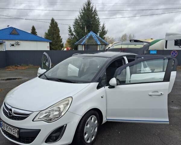 Белый Опель Корса, объемом двигателя 1.3 л и пробегом 240 тыс. км за 4200 $, фото 5 на Automoto.ua